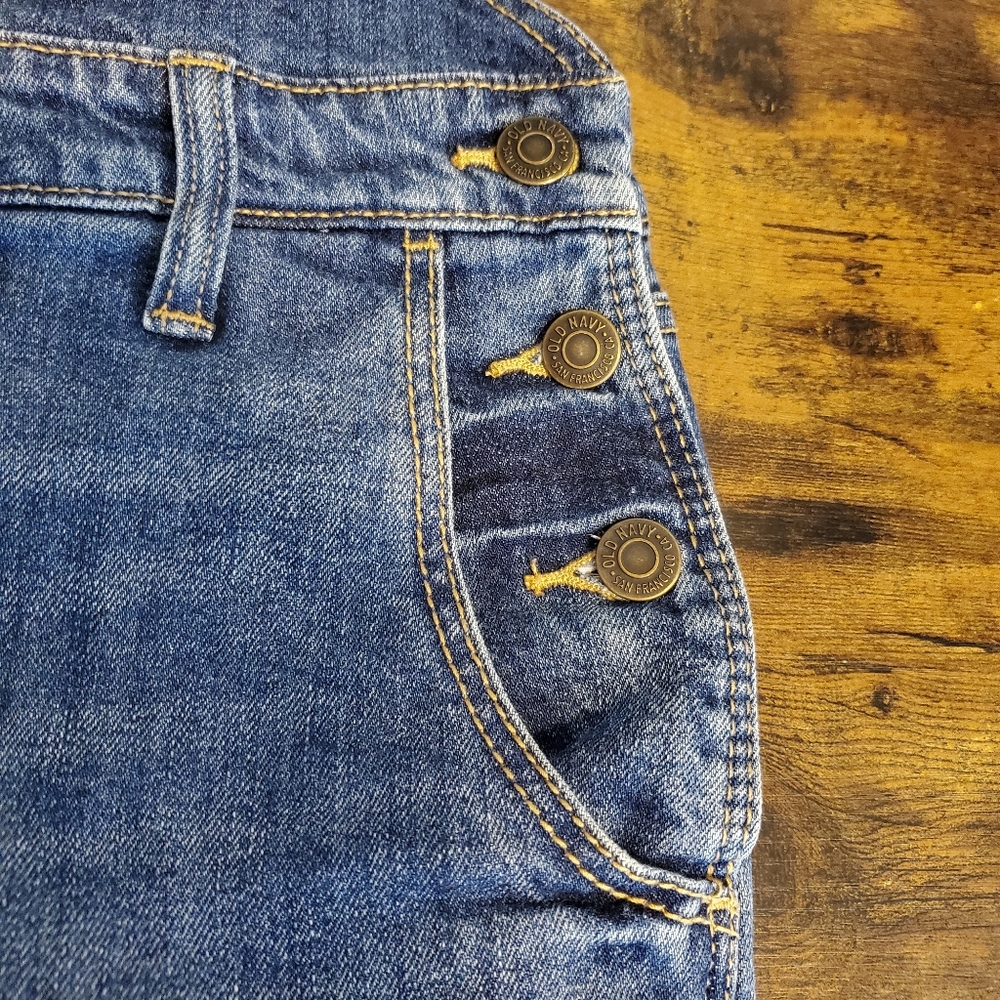 Old Navy Medium Wash Shortalls - Picture 4 of 7